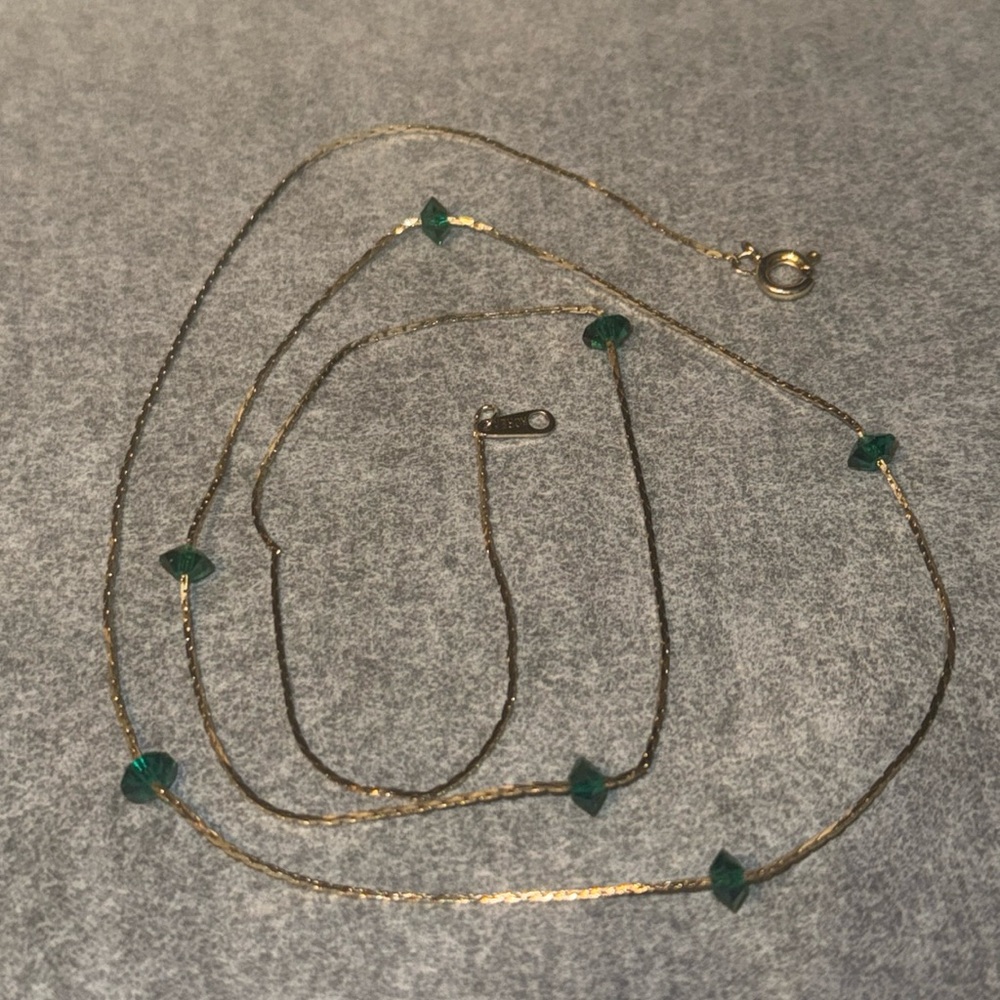 🛑🛑SOLD 🛑🛑Vintage Liquid Gold Necklace with Green Glass Crystals - Picture 6 of 17